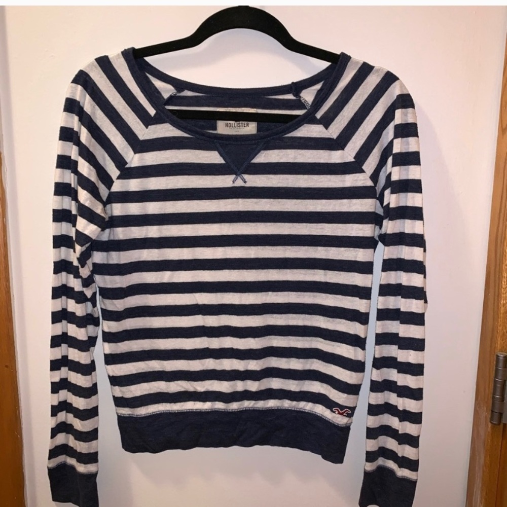 HOLLISTER CROP TOP!